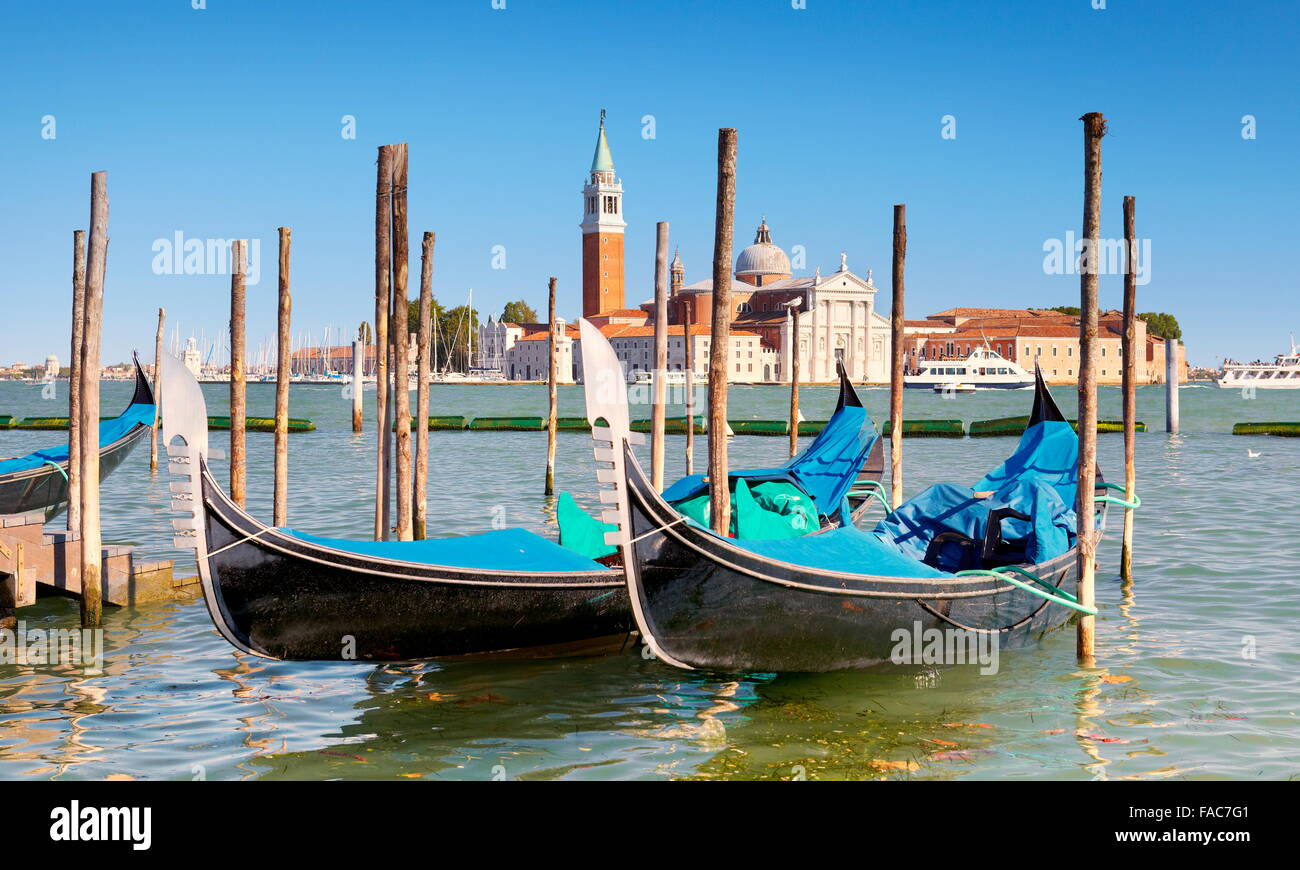 Venise, Italie - gondole vénitienne sur Grand Canal (Canal Grande) et San Giorgio Maggiore en arrière-plan, l'UNESCO Banque D'Images