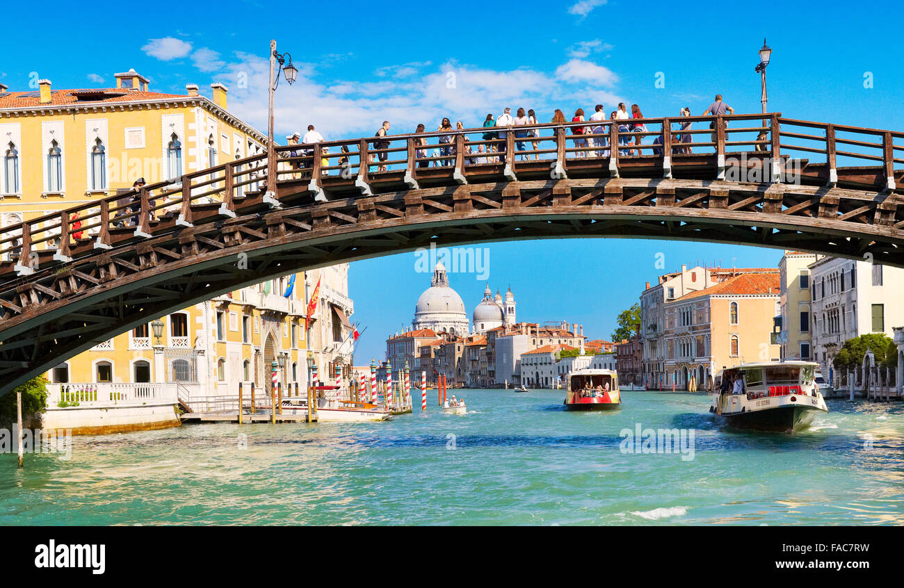 Pont de l'Accademia sur Grand Canal (Canal Grande), Venise, Vénétie, Italie Banque D'Images