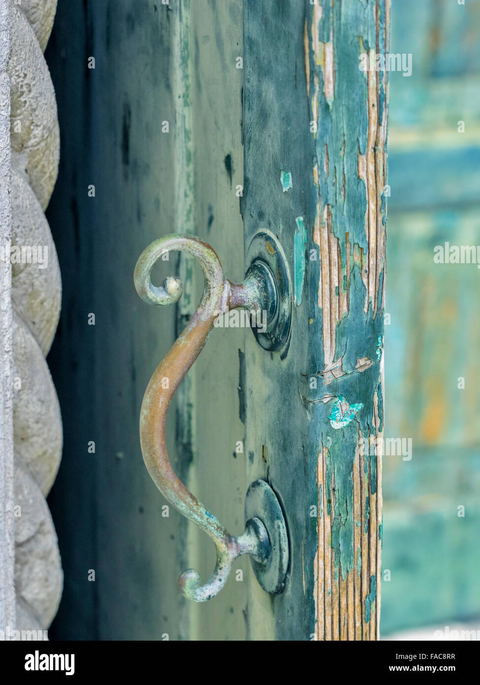 Porte rustique sur l'île de Murano de Venise, Italie Banque D'Images