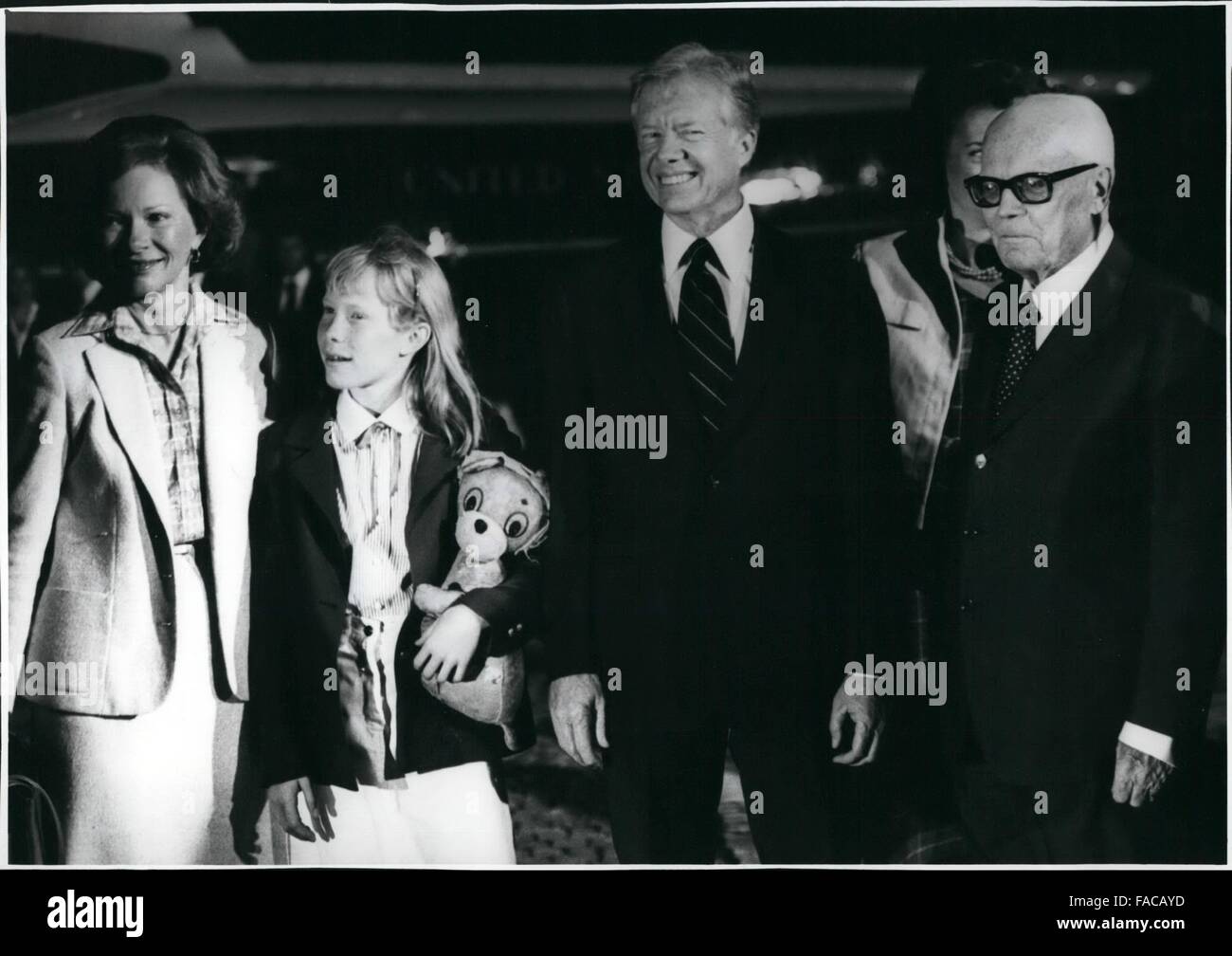 1980 - La famille Carter sont remplies par le président Sandro Pertini sur leur nuit arrivée par hélicoptère qui a atterri dans le parc de l'Quirinali palace où le Carter's restera alors qu'à Rome. Amy Carter a effectué son ''Snoopy'' sur le vol entre Washington, DC © Keystone Photos USA/ZUMAPRESS.com/Alamy Live News Banque D'Images