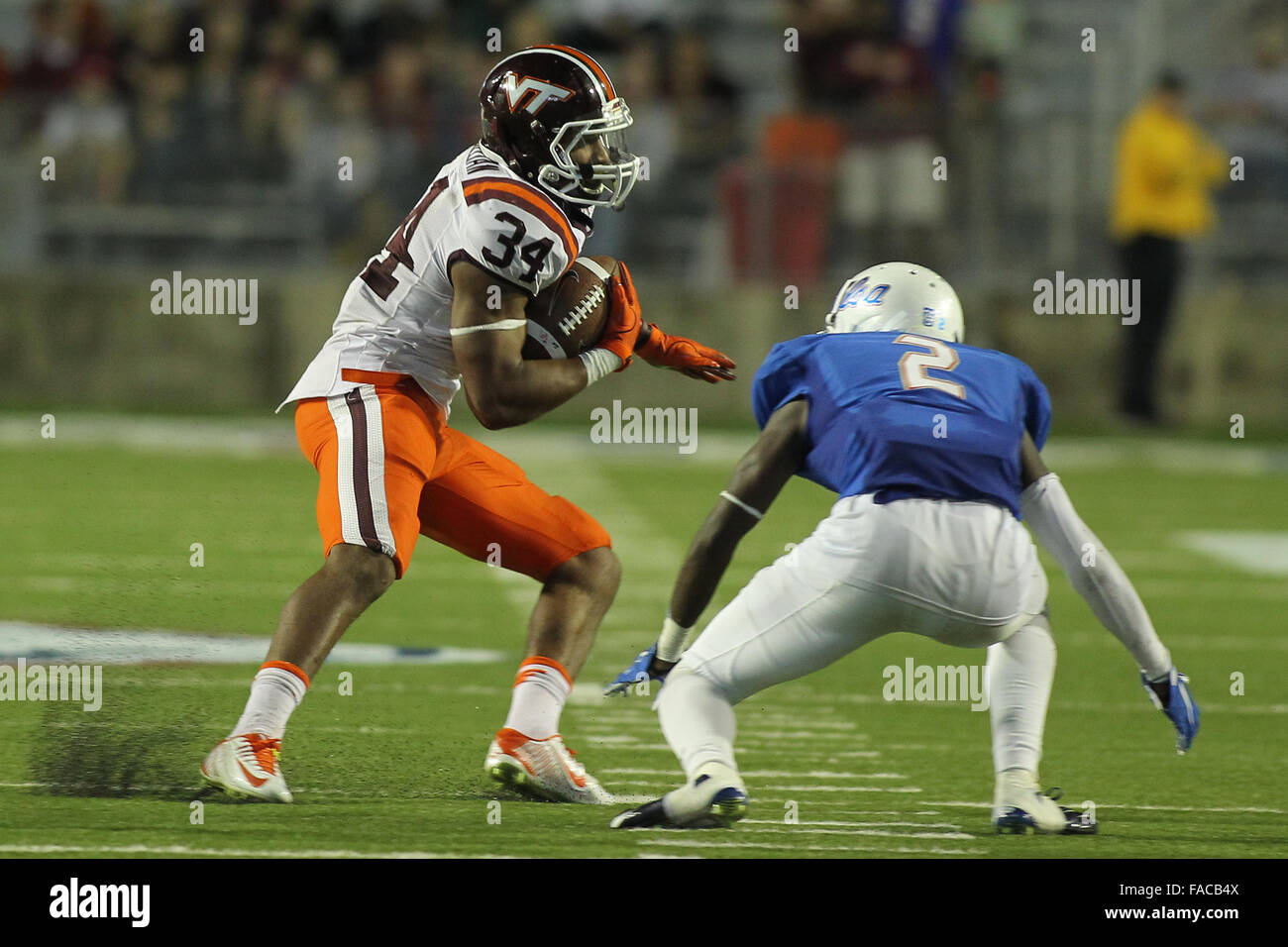 Shreveport, LA, USA. Dec 26, 2015. 26 décembre 2015 : Virginia Tech to Travon McMillian tournant dans la 2e moitié du monde Bol Camping l'indépendance au stade de l'indépendance à Shreveport, en Louisiane. Justin Manning/ESW/CSM/Alamy Live News Banque D'Images