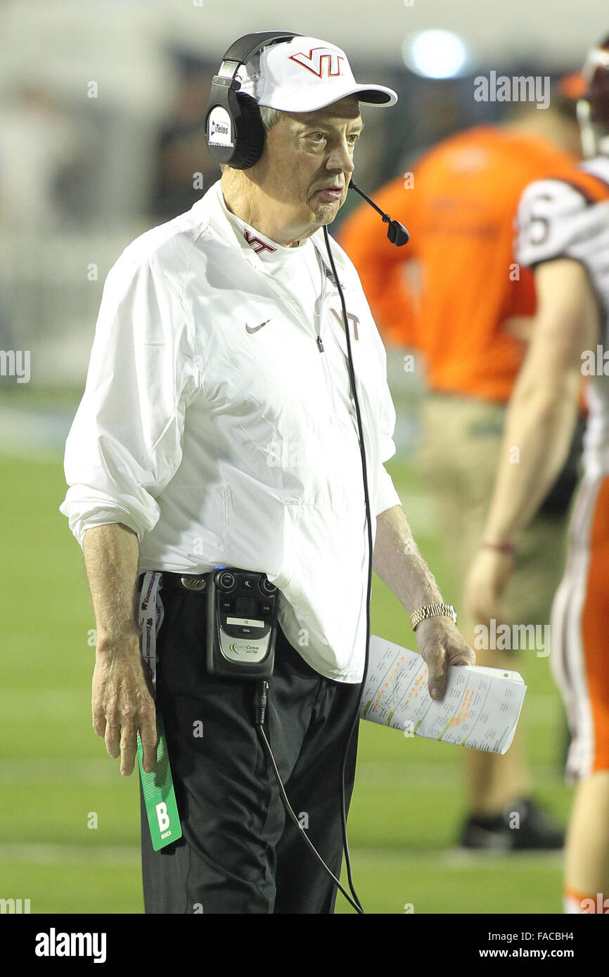 Shreveport, LA, USA. Dec 26, 2015. 26 décembre 2015 : Virginia Tech, l'entraîneur-chef Frank Beamer durant la 1ère moitié du monde Camping Bol indépendance à Stade de l'indépendance à Shreveport, en Louisiane. Justin Manning/ESW/CSM/Alamy Live News Banque D'Images