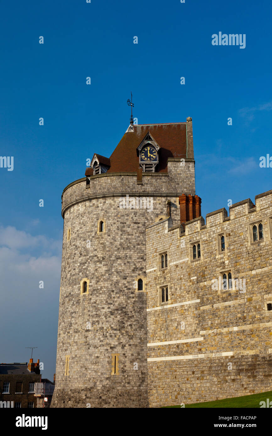 Le couvre-feu du 13ème siècle au château de Windsor Tower abrite le château des cloches, Berkshire, England, UK Banque D'Images