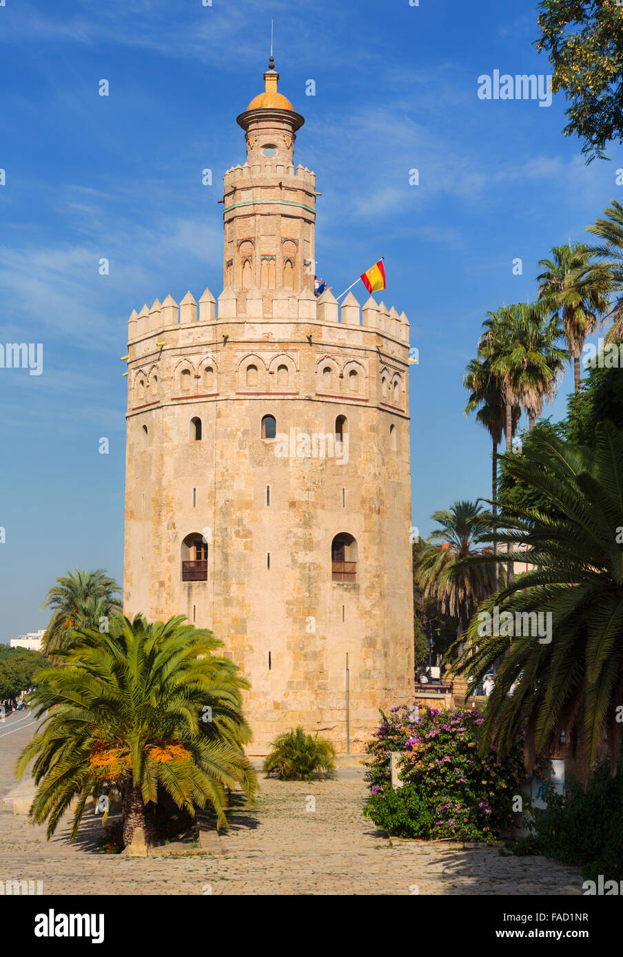 La province de Séville, Séville, Andalousie, Espagne du sud. Torre del Oro : la tour d'Or Banque D'Images