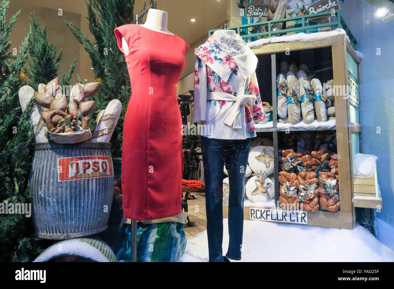 Anthropologie Store fenêtre dans le Rockefeller Center, NEW YORK CITY Banque D'Images Anthropologie Store fenêtre dans le Rockefeller Center, NEW YORK CITY Banque D'Images