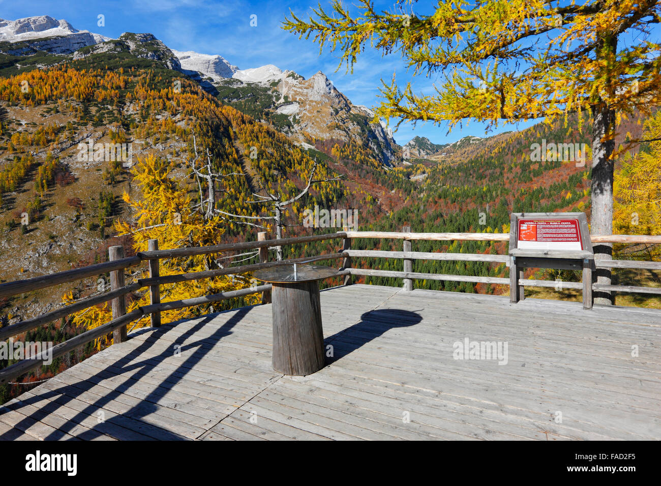 Viepiont près de col Vrsic dans les Alpes Juliennes en automne, la Slovénie. Banque D'Images
