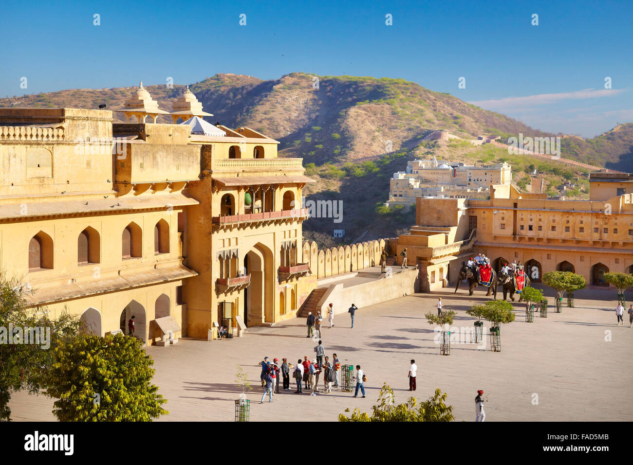 Vue sur cour intérieure, Jaleb Chowk Fort Amber, Jaipur, Inde Banque D'Images