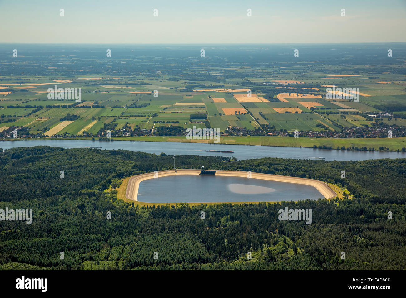 Vue aérienne, barrage, Geesthacht Energy Park, dans la région de Geesthacht de stockage par pompage de l'Elbe à Geesthacht, nuclear power plant Krümmel Banque D'Images Vue aérienne, barrage, Geesthacht Energy Park, dans la région de Geesthacht de stockage par pompage de l'Elbe à Geesthacht, nuclear power plant Krümmel Banque D'Images