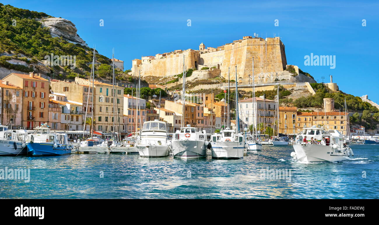 Le port et la citadelle de Bonifacio, Corse, France Banque D'Images