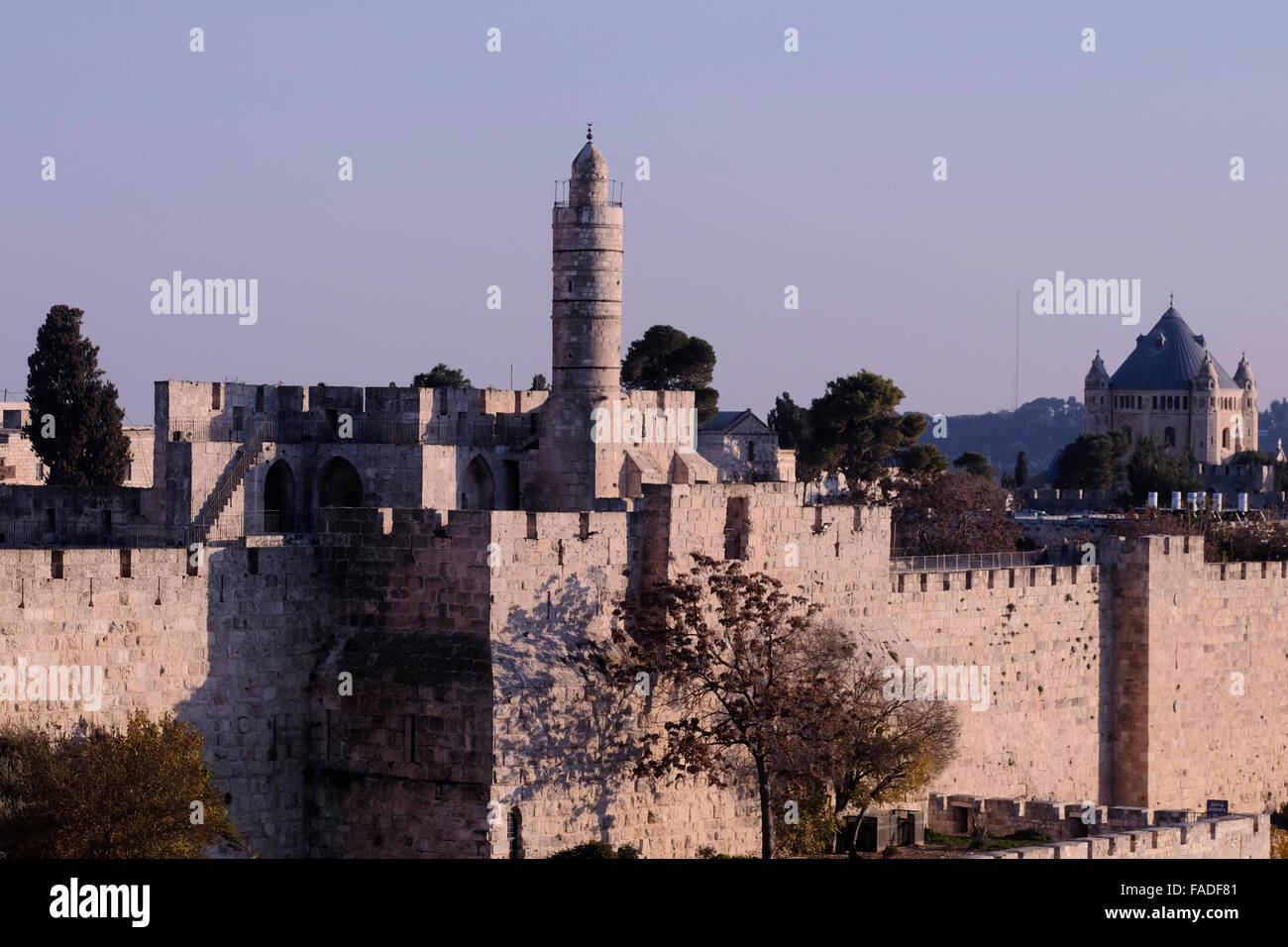 La Tour de David, également connu sous le nom de la citadelle de Jérusalem et les murs ottomans entourant l'ouest de la vieille ville de Jérusalem Israël Banque D'Images
