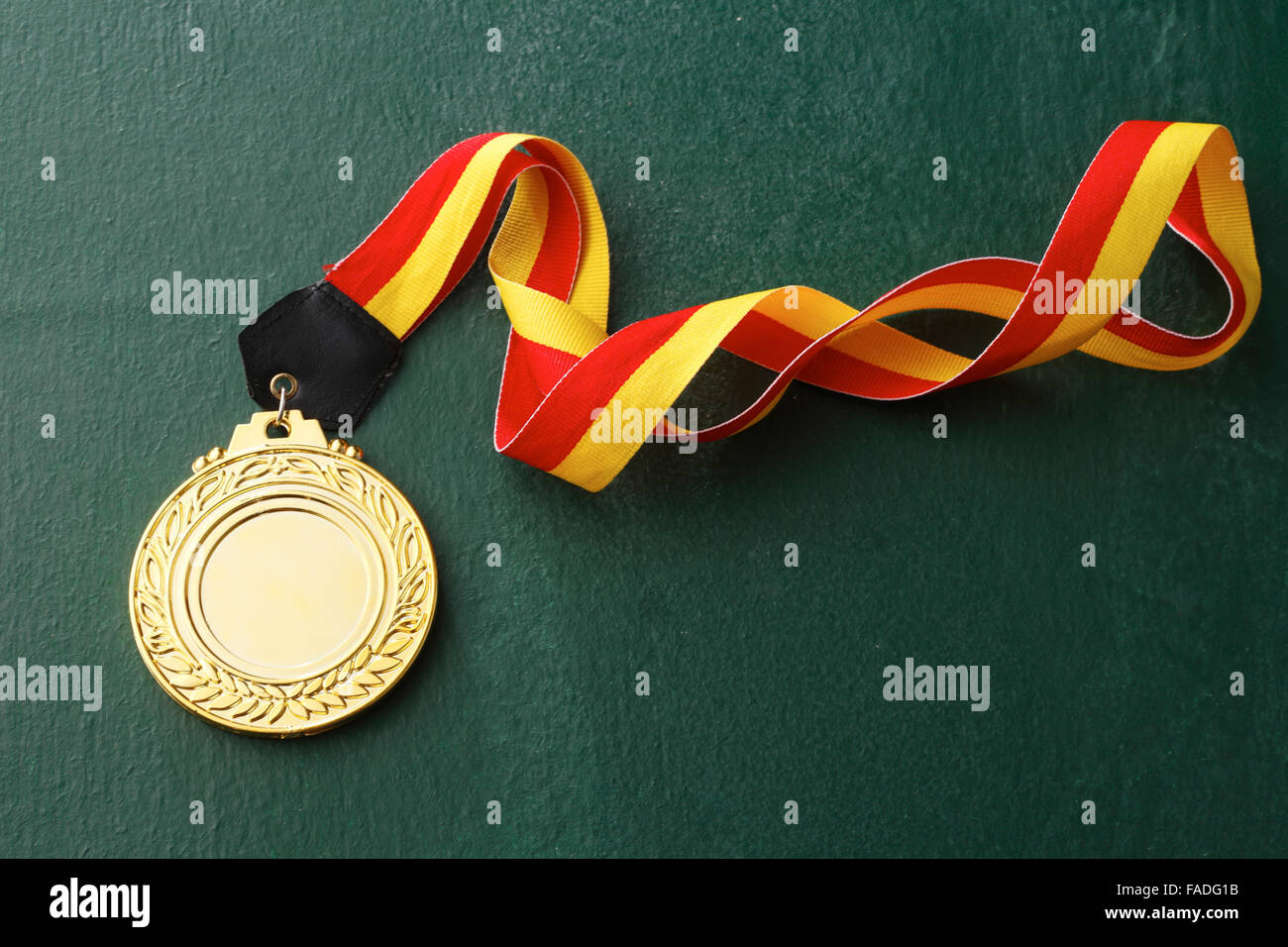 Médailles d'or tableau noir isolé Banque D'Images