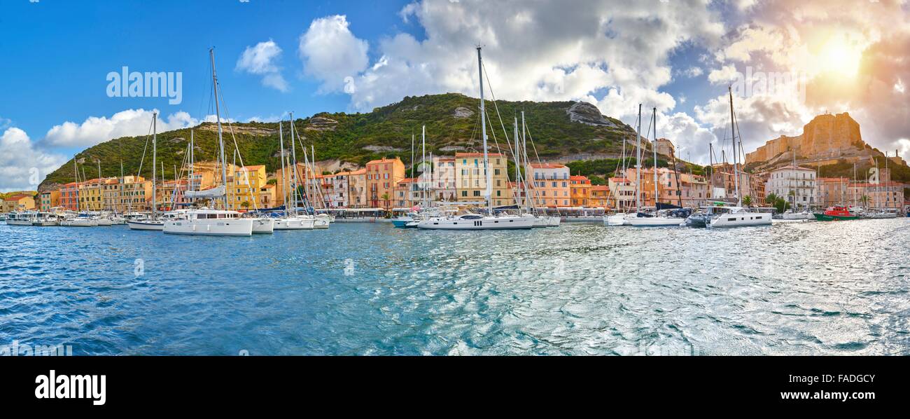 Port de Bonifacio, la côte sud de la Corse, France Banque D'Images