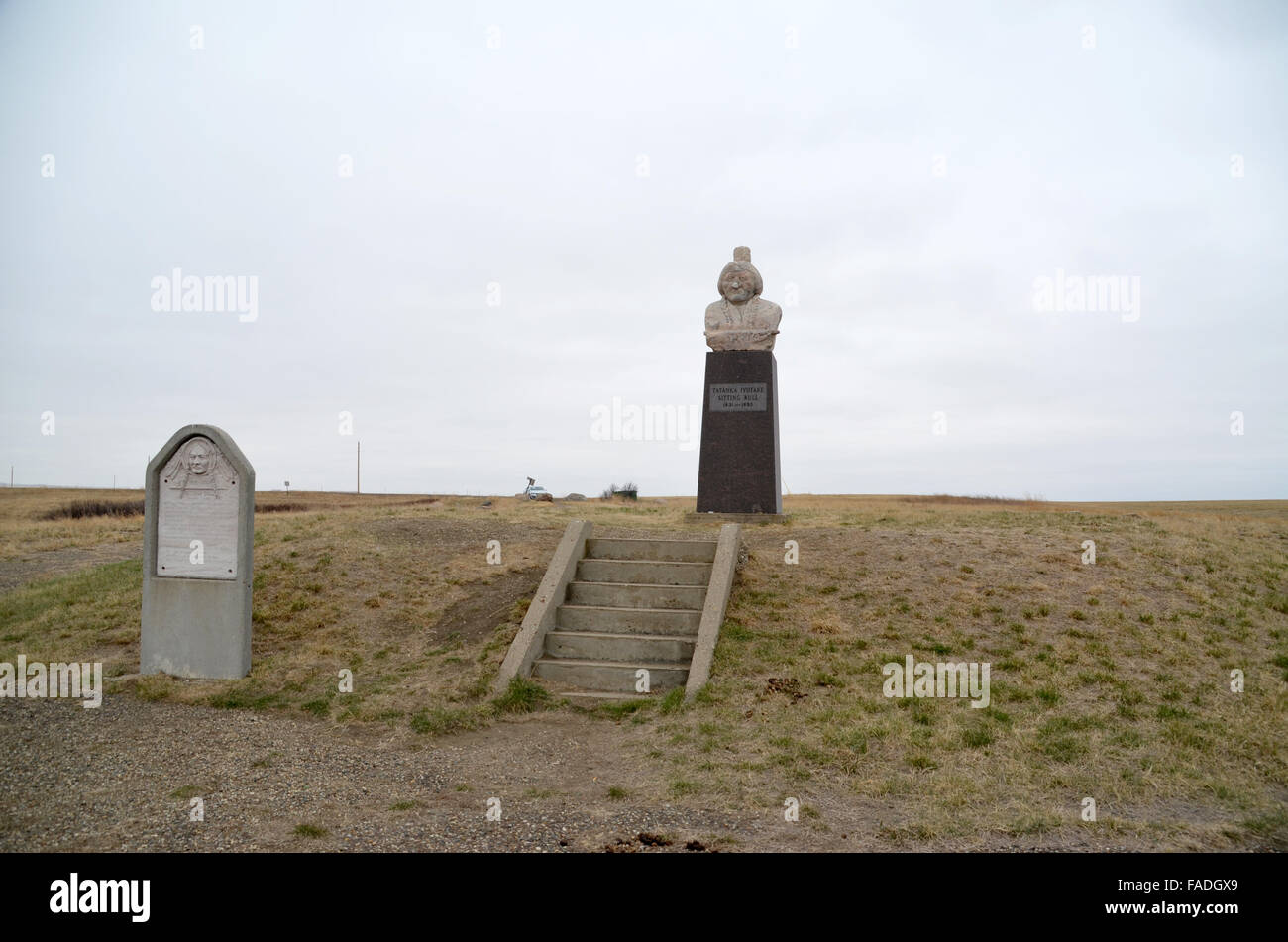 Le Dakota du Sud, USA. 8Th apr 2015. La tombe du chef sioux Sitting Bull dans le Dakota du Sud, USA, 8 avril 2015. Sitting Bull est mort dans un combat en 1890, et deux semaines plus tard les guerres indiennes est venu à une fin sanglante avec le massacre de Wounded Knee. Sitting Bull demeure ont été transférées après plusieurs décennies à partir de l'original de sépulture dans le Dakota du Nord à une tombe près de son lieu de naissance présumé dans le Dakota du Sud. PHOTO : CHRIS MELZER/DPA/Alamy Live News Banque D'Images