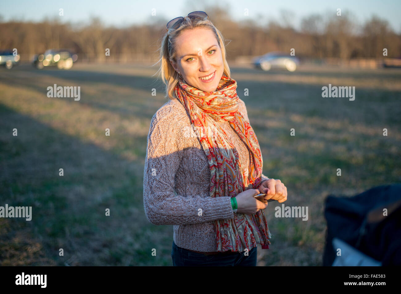 Blonde girl smiling on farm Banque D'Images