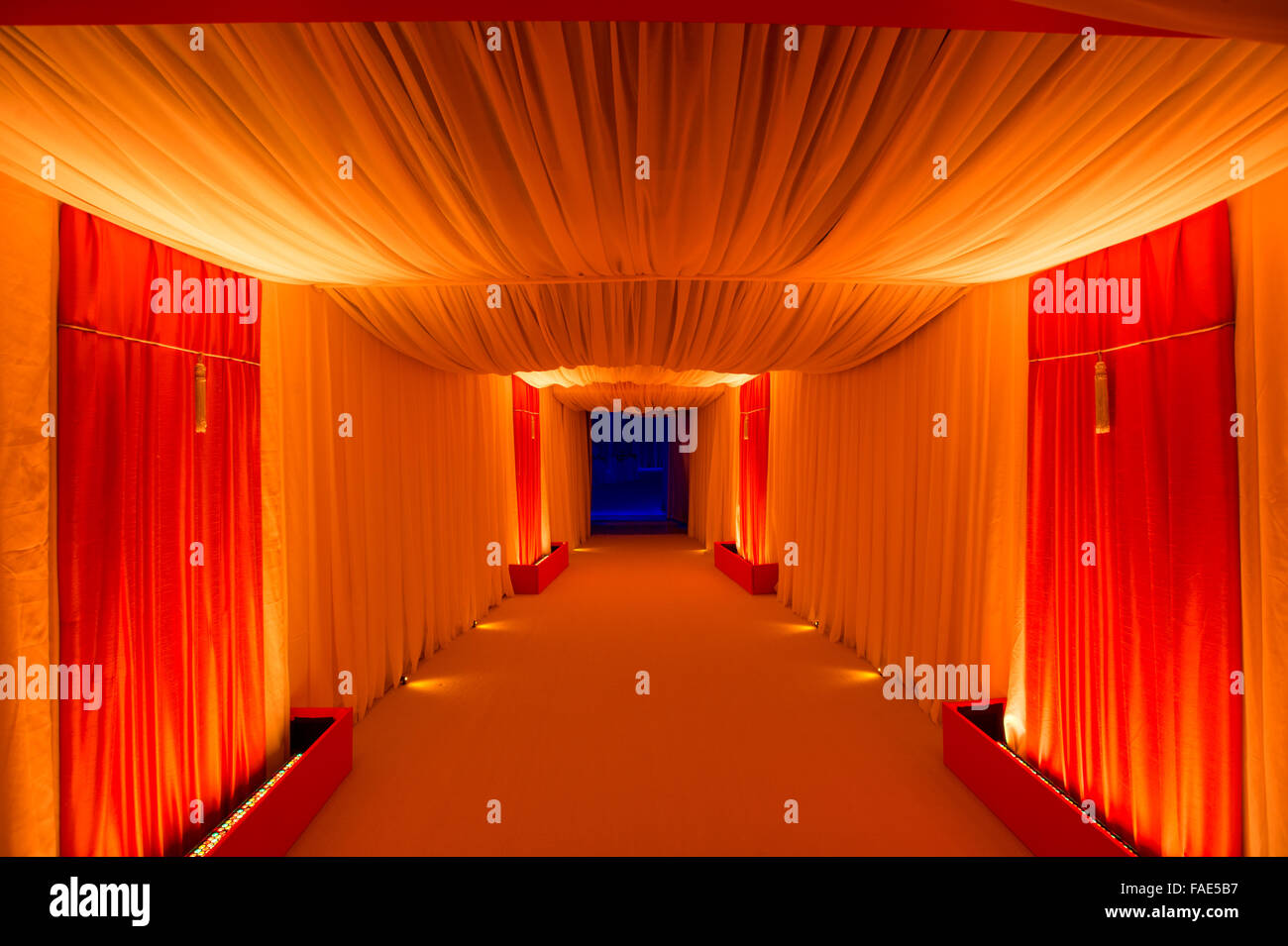 Couloir drapé Orange Banque D'Images