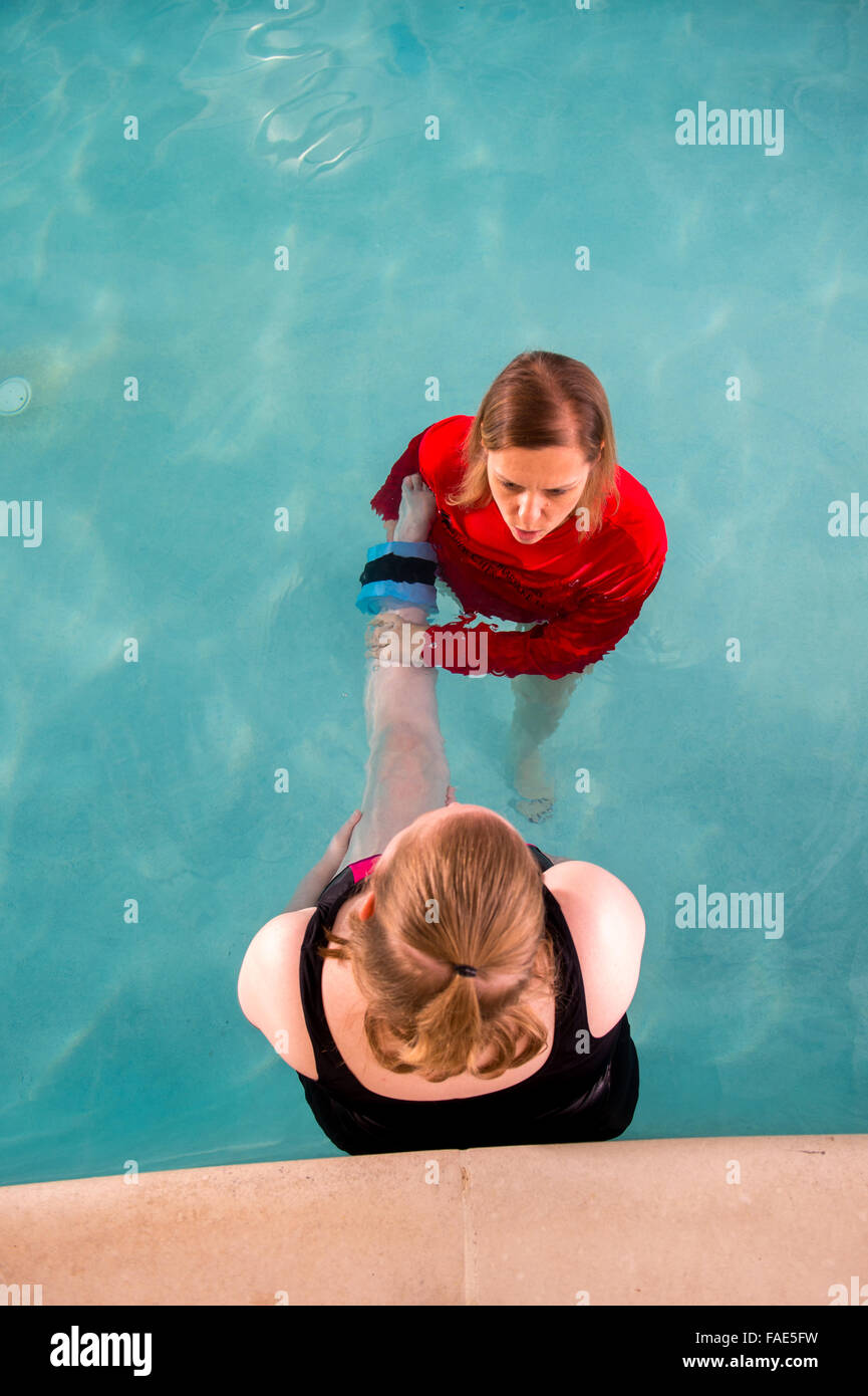 La thérapie de l'eau dans une piscine Banque D'Images