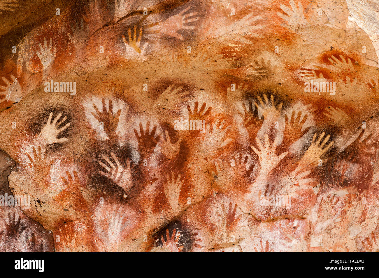 L'ancienne part des impressions et de l'art à la Cueva de las Manos, grotte des mains, l'Argentine, l'Amérique du Sud Banque D'Images