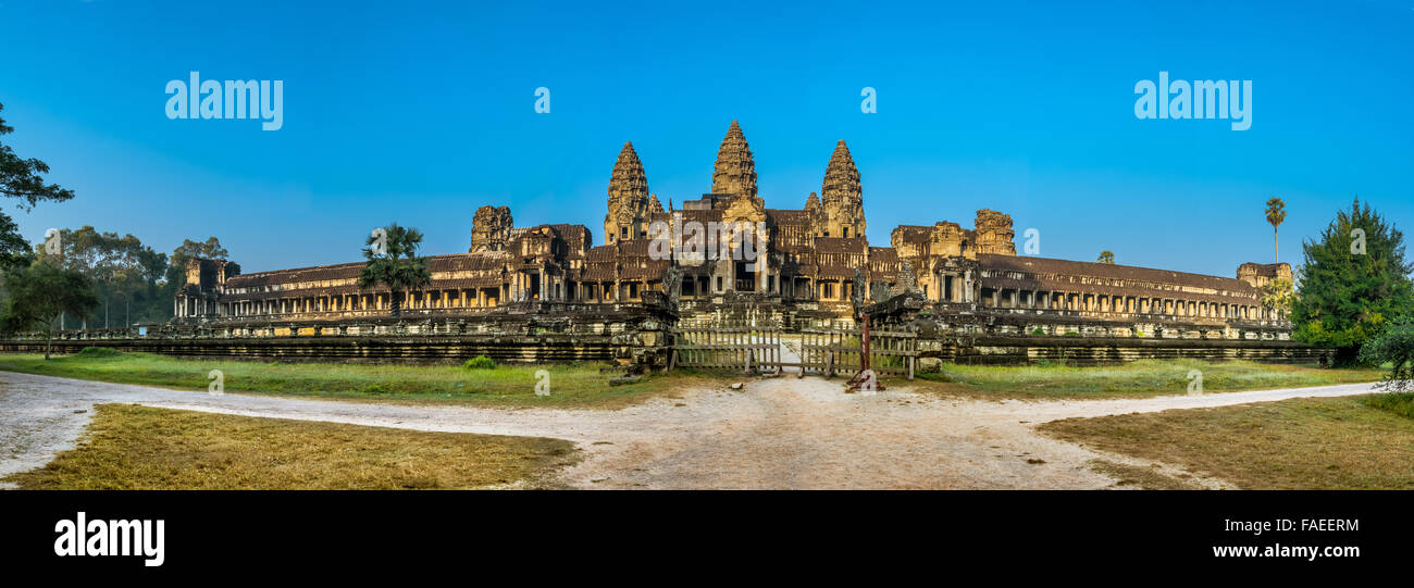 Angkor Wat a été d'abord un Hindou,puis par la suite, un temple bouddhiste au Cambodge et le plus grand dans le religieux monum. wor Banque D'Images