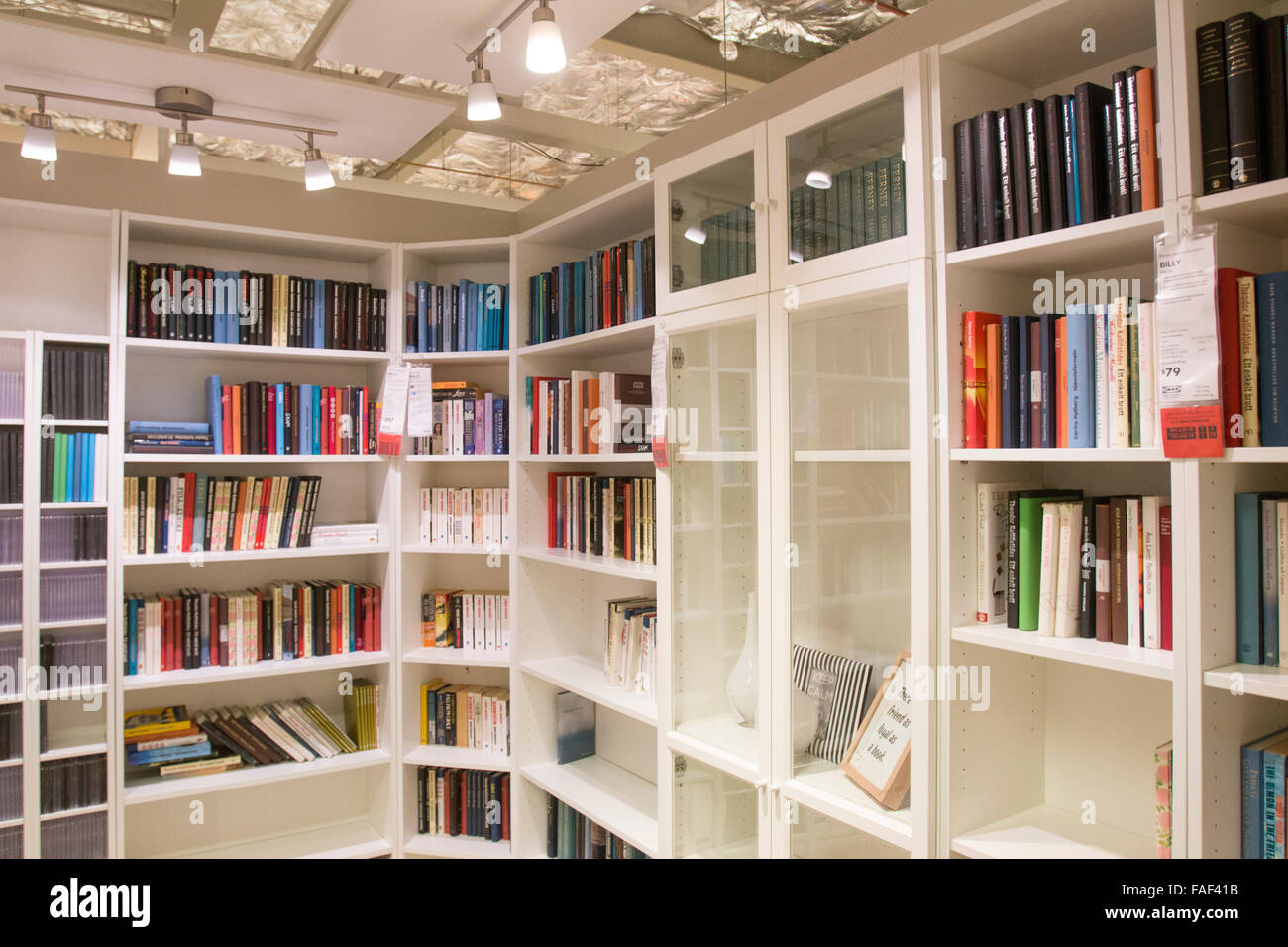 Billy bibliothèques à l'affiche au magasin de meubles IKEA à Rhodes shopping centre à Sydney, Nouvelle-Galles du Sud, Australie Banque D'Images