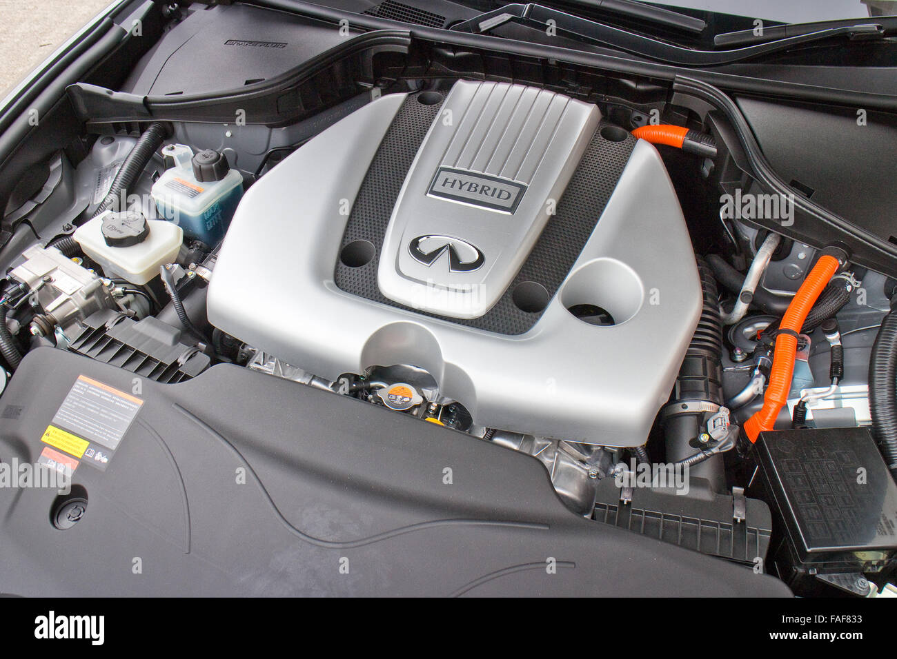 Hong Kong, Chine, le 22 avril 2014 : Infiniti Q70L moteur le 22 avril 2014 à Hong Kong. Banque D'Images