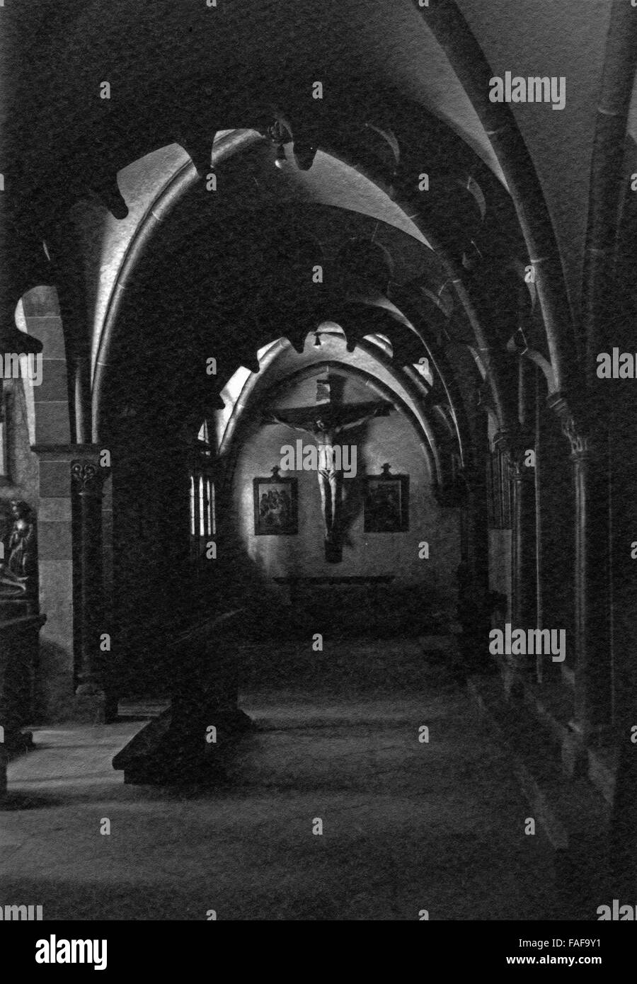 Im Inneren der Kirche St. Andreas dans Köln, Deutschland 1920er ... Im Inneren der Kirche St. Andreas dans Köln, Deutschland 1920er ...