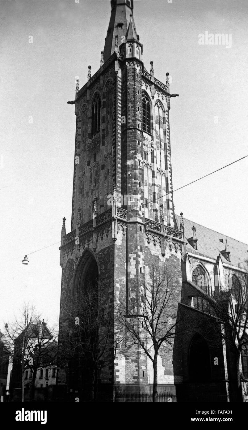 Die Kirche Saint Severin dans der Südstadt von Köln, Deutschland 1920er Jahre. L'église Saint-Séverin au sud de la ville de Cologne, Allemagne 1920. Banque D'Images