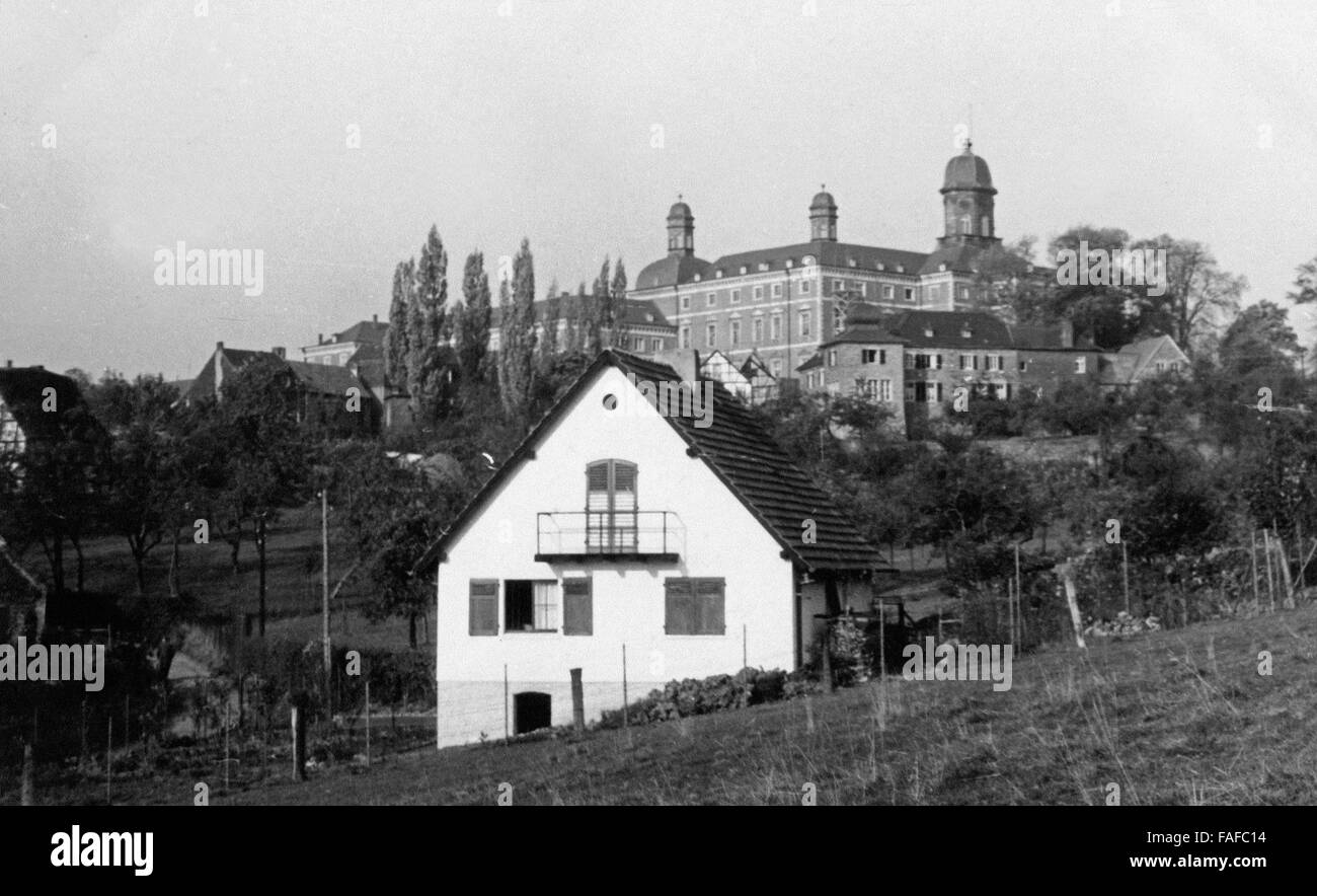 Blick auf Schloss Bensberg à Bergisch Gladbach bei Köln, Deutschland 1920er Jahre. Vue de château de Schloss Bensberg Bergisch Gladbach, près de Cologne, Allemagne 1920. Banque D'Images
