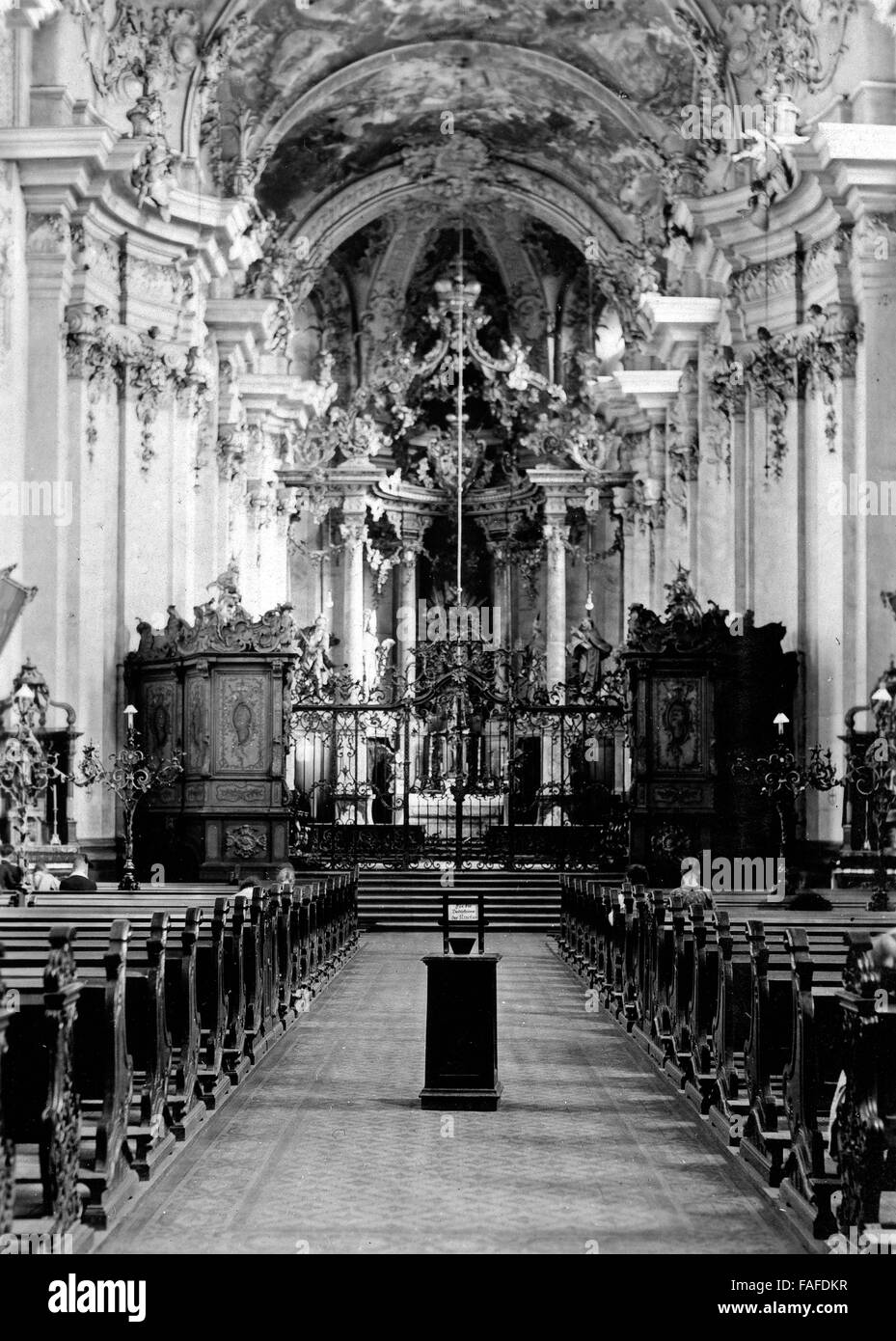Im Inneren der Barockkirche Saint Paulin de Trèves, Deutschland 1930 er Jahre. L'intérieur d'église baroque Saint Paulin à Trier, Allemagne 1930. Banque D'Images