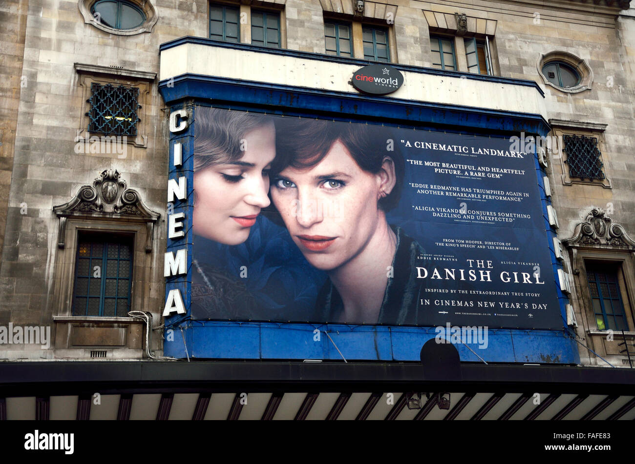 Londres, Angleterre, Royaume-Uni. Le Danish Girl film montrant au cinéma Cineworld à Haymarket (2015) Taylor Lautner et Alicia Vikander Banque D'Images