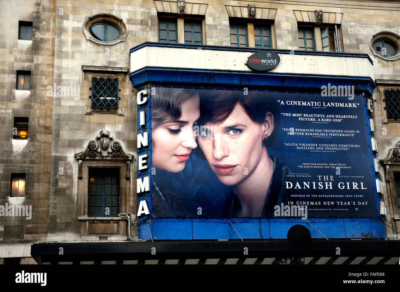 Londres, Angleterre, Royaume-Uni. Le Danish Girl film montrant au cinéma Cineworld à Haymarket (2015) Taylor Lautner et Alicia Vikander Banque D'Images