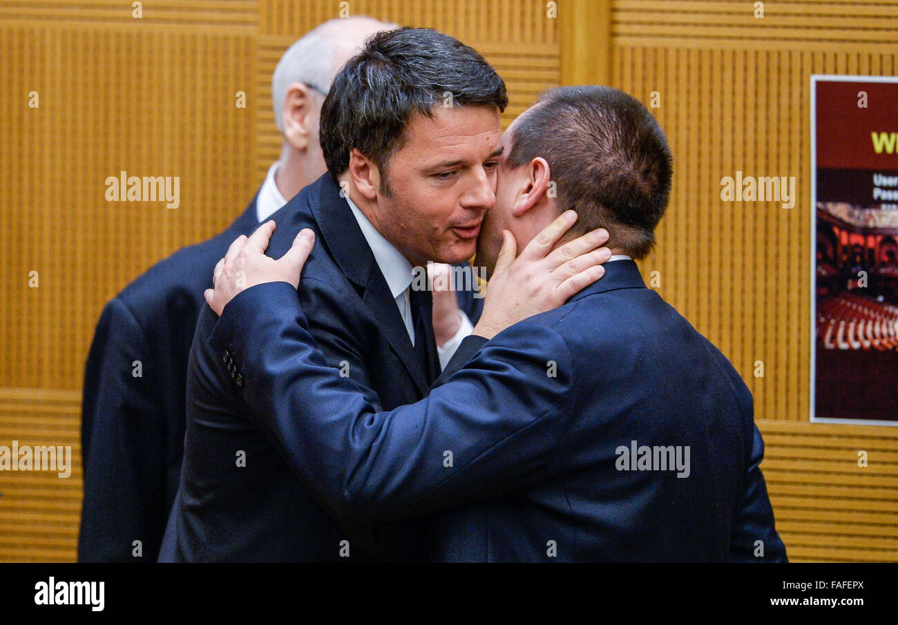 Rome, Italie. Le 29 décembre 2015. Nouvelle salle du Palais des groupes parlementaires de la Chambre des Députés , la conférence de la fin de l'année 2015 du premier ministre Matteo Renzi, dans la photo : Matteo Renzi. Credit : Silvia Lore/Alamy Live News Banque D'Images