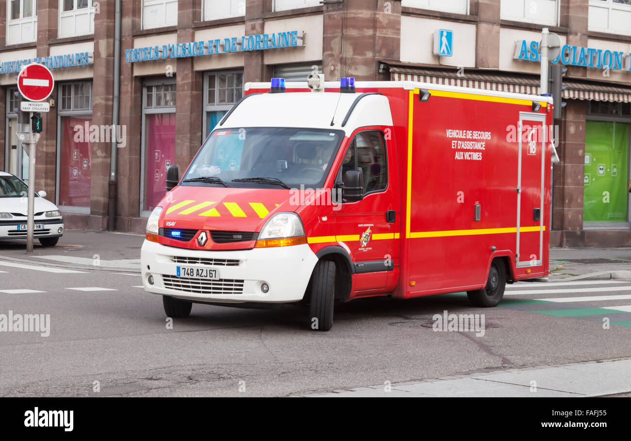 Une brigade de pompiers français l'aide d'urgence véhicule, Strasbourg France Europe Banque D'Images