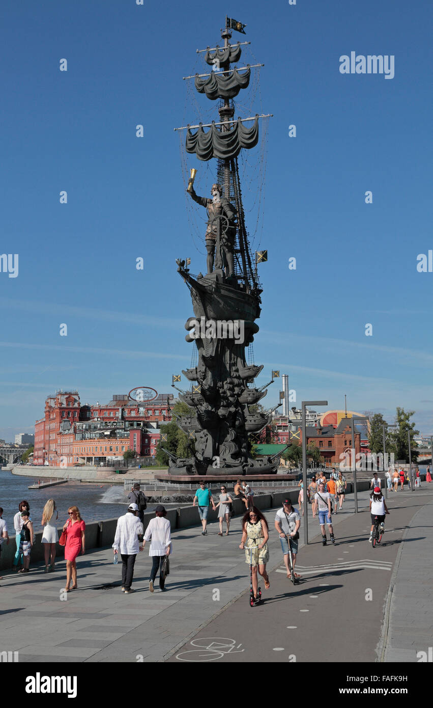 La statue de Pierre le Grand sur la Moskova et le canal Vodootvodny au centre de Moscou, Russie. Banque D'Images