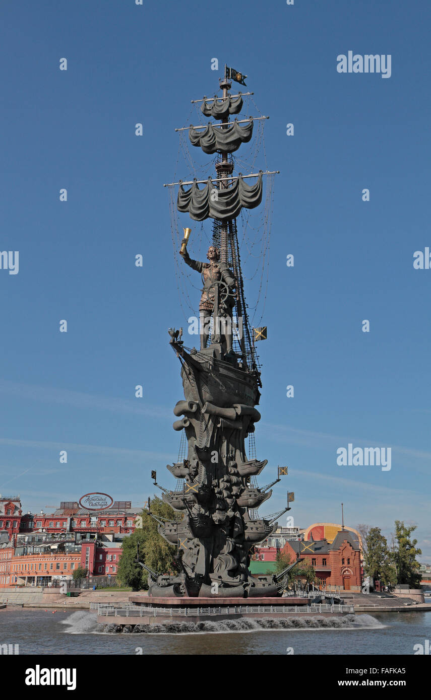 La statue de Pierre le Grand sur la Moskova et le canal Vodootvodny au centre de Moscou, Russie. Banque D'Images