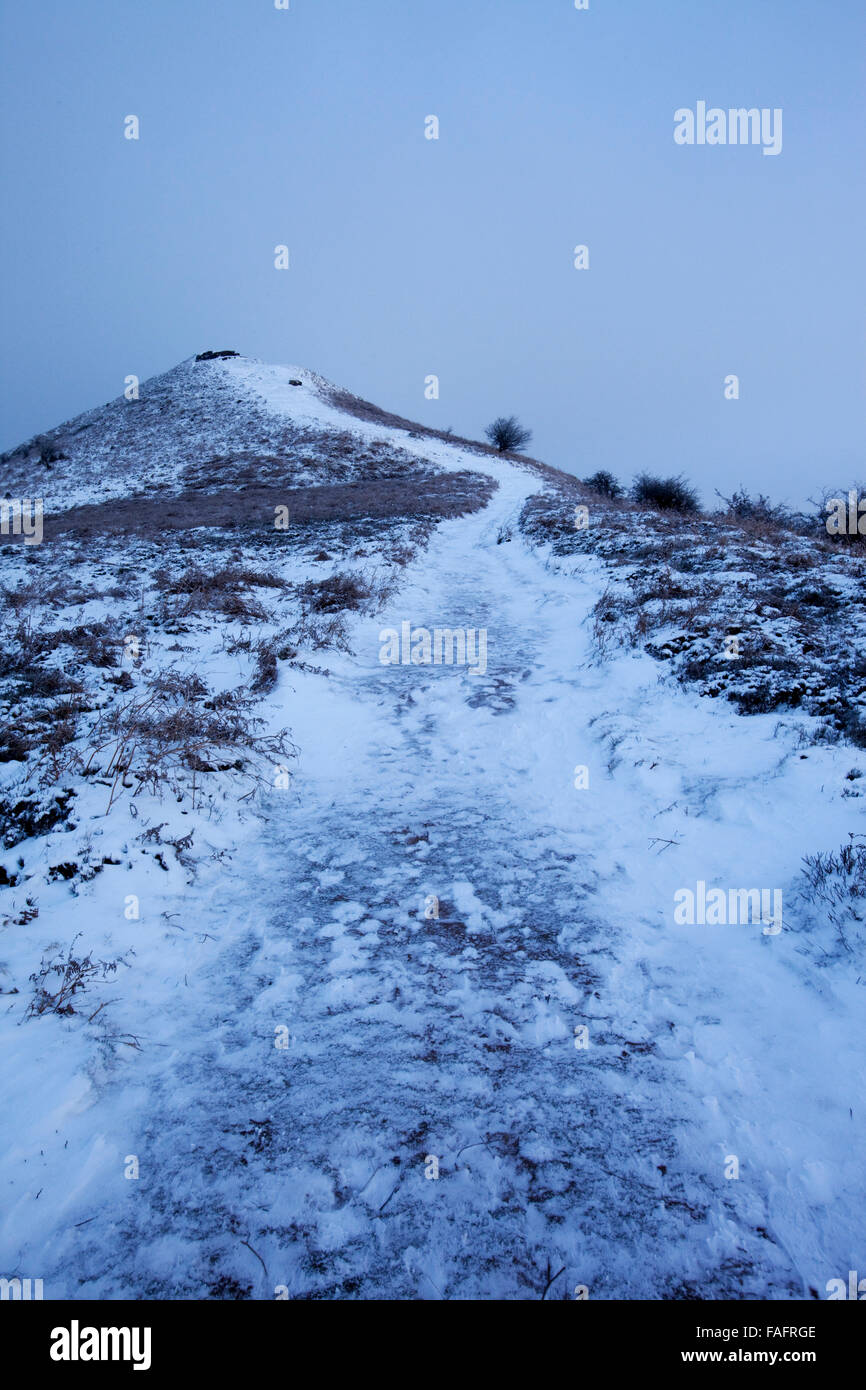 La façon dont les balises sur sentier Skirrid Fawr dans Monmouthshire, Wales. Banque D'Images