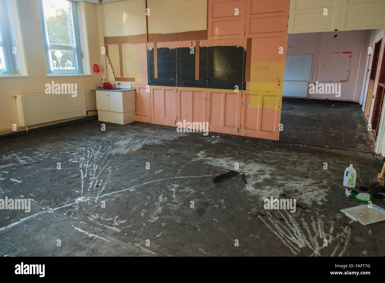 Hebden Bridge, UK. Dec 29, 2015. Une salle de classe de l'École Junior Riverside deux jours après le Boxing Day Hebden Bridge Crédit : inondations, Graham Hardy/Alamy Live News Banque D'Images