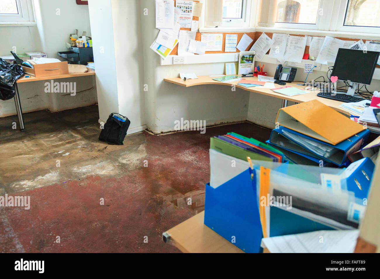 Hebden Bridge, UK. Dec 29, 2015. Une salle de classe de l'École Junior Riverside deux jours après le Boxing Day Hebden Bridge Crédit : inondations, Graham Hardy/Alamy Live News Banque D'Images