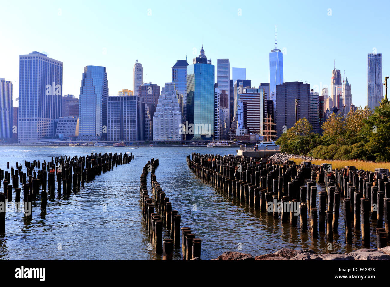 Lower Manhattan skyline vue de Brooklyn Bridge Park sur le port New York City Banque D'Images