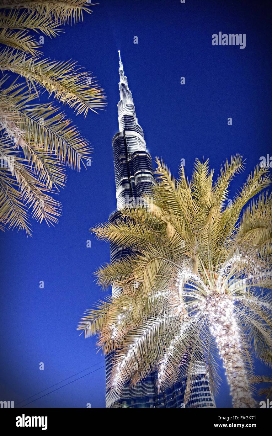 Burj Khalifa, megatall, est un gratte-ciel de Dubaï, AUX ÉMIRATS ARABES UNIS, c'est la plus haute structure artificielle dans le monde, s'établissant à 829,8 m Banque D'Images