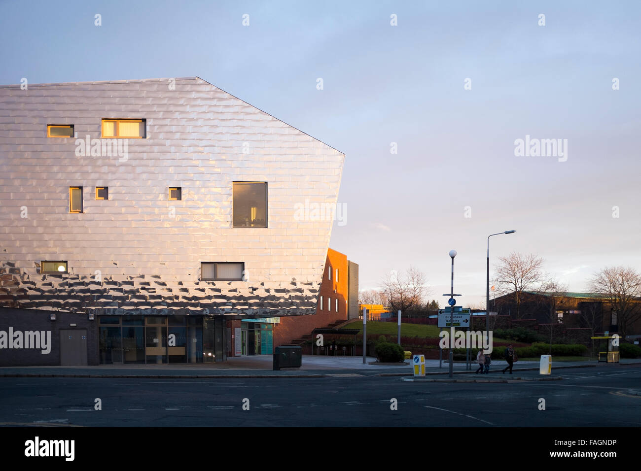 Une conception architecturale moderne pour l'Garston promenade dans centre, une installation dans le NHS Garston, une banlieue de Liverpool Banque D'Images