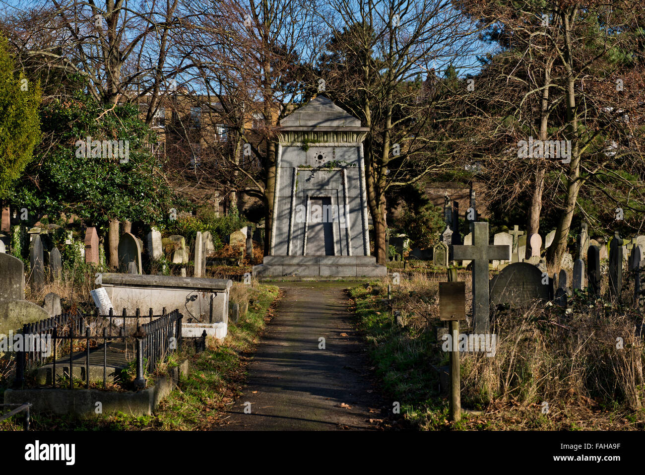 Situé à proximité de Earl's Court dans l'ouest de Londres est Brompton Road Cemetery et l'un des sept magnifiques cimetières de Londres. Banque D'Images