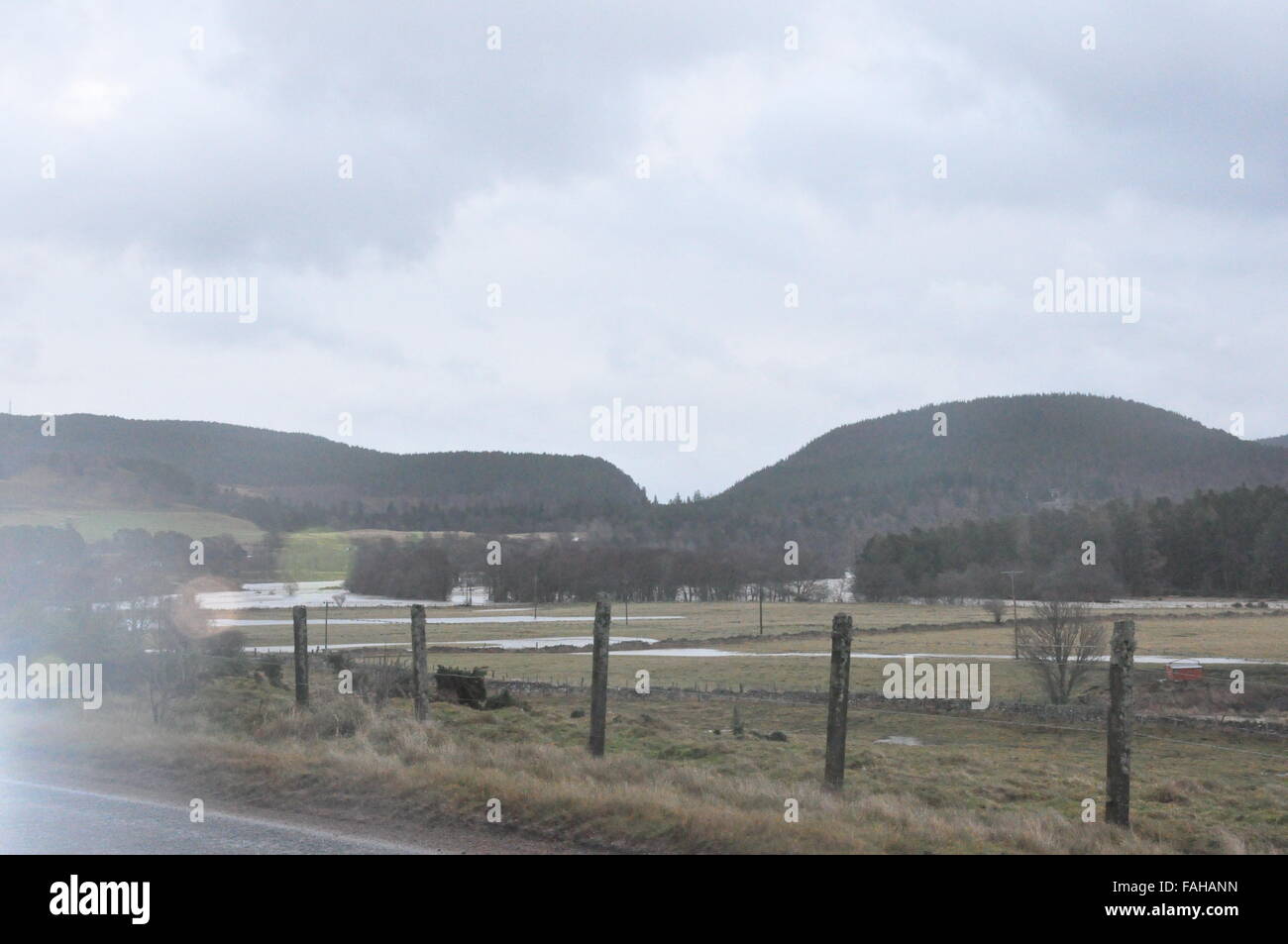 Les images prises au cours de l'évacuation de Ballater, 2015 Frank pendant une tempête, inondation, Village Banque D'Images