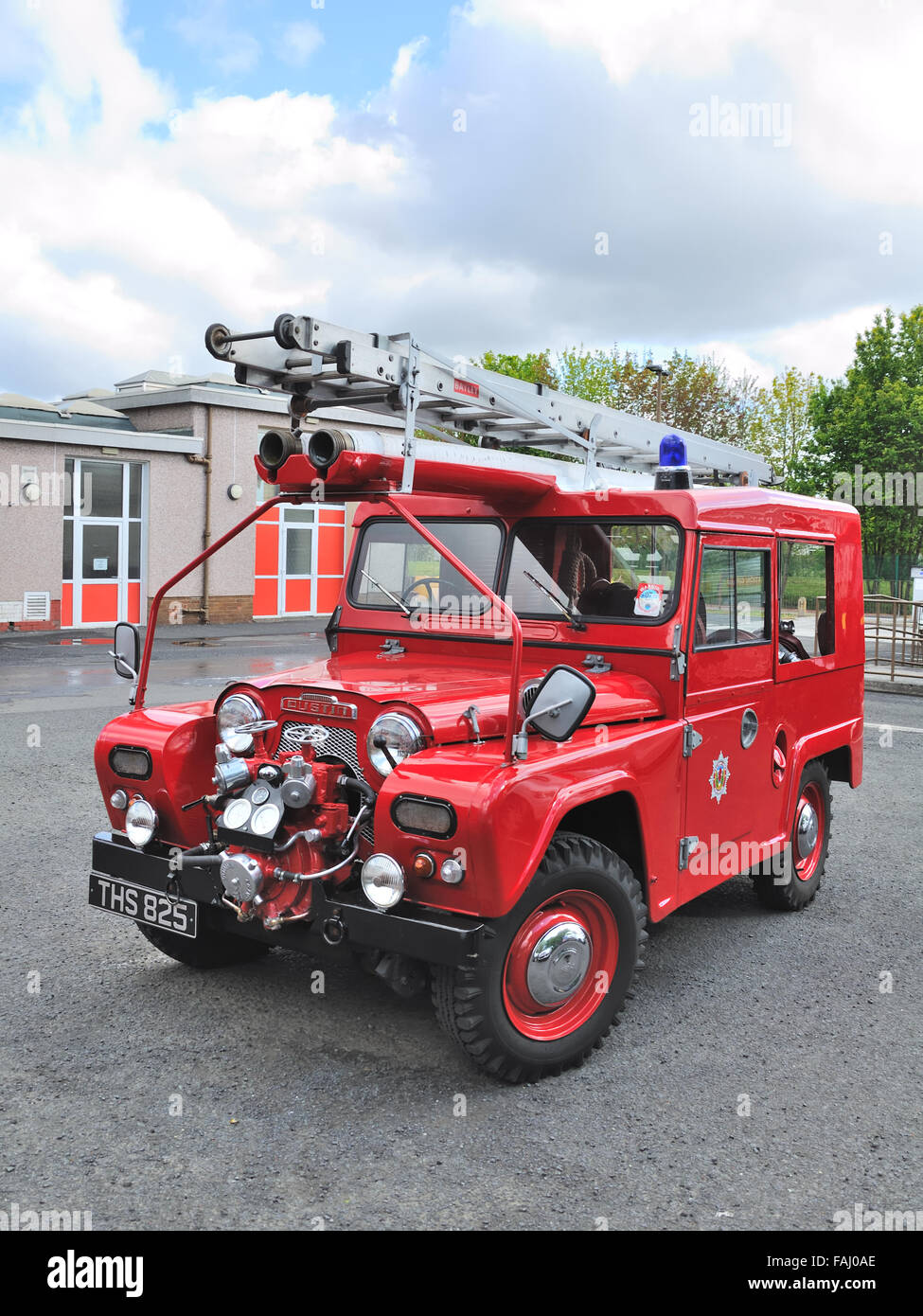Ancienne campagne Austin Gypsy équipée pour l'utilisation des services d'incendie sur l'île d'Arran, en Écosse, entretenue par le Scottish Fire Service Heritage Trust. Banque D'Images
