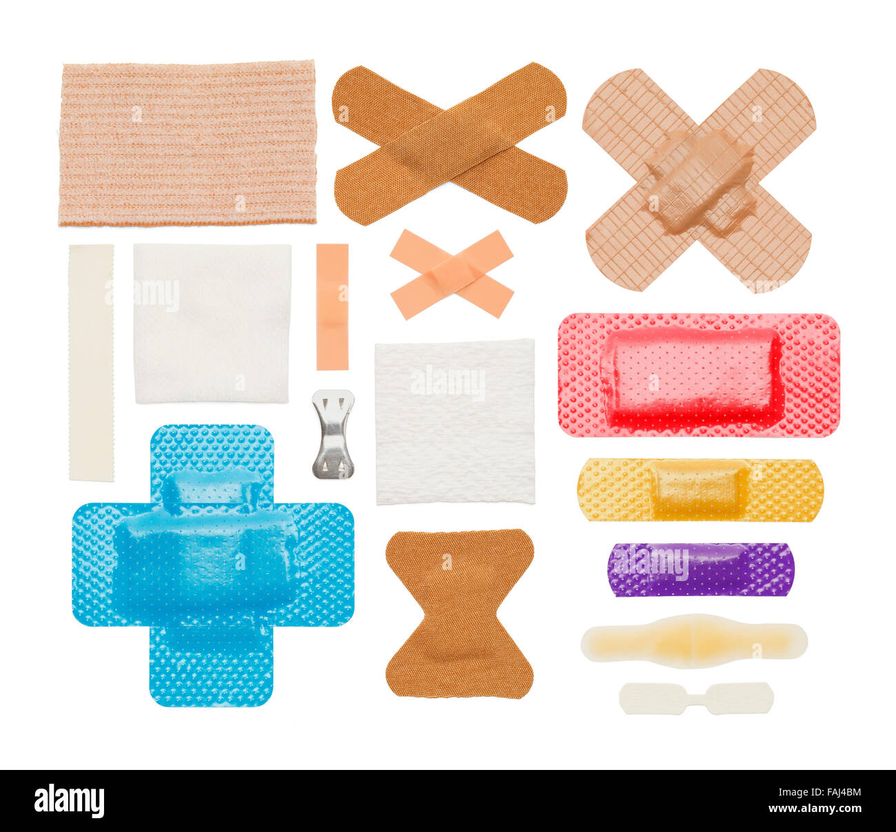 Divers bandages, bandes de gaze et isolé sur un fond blanc. Banque D'Images