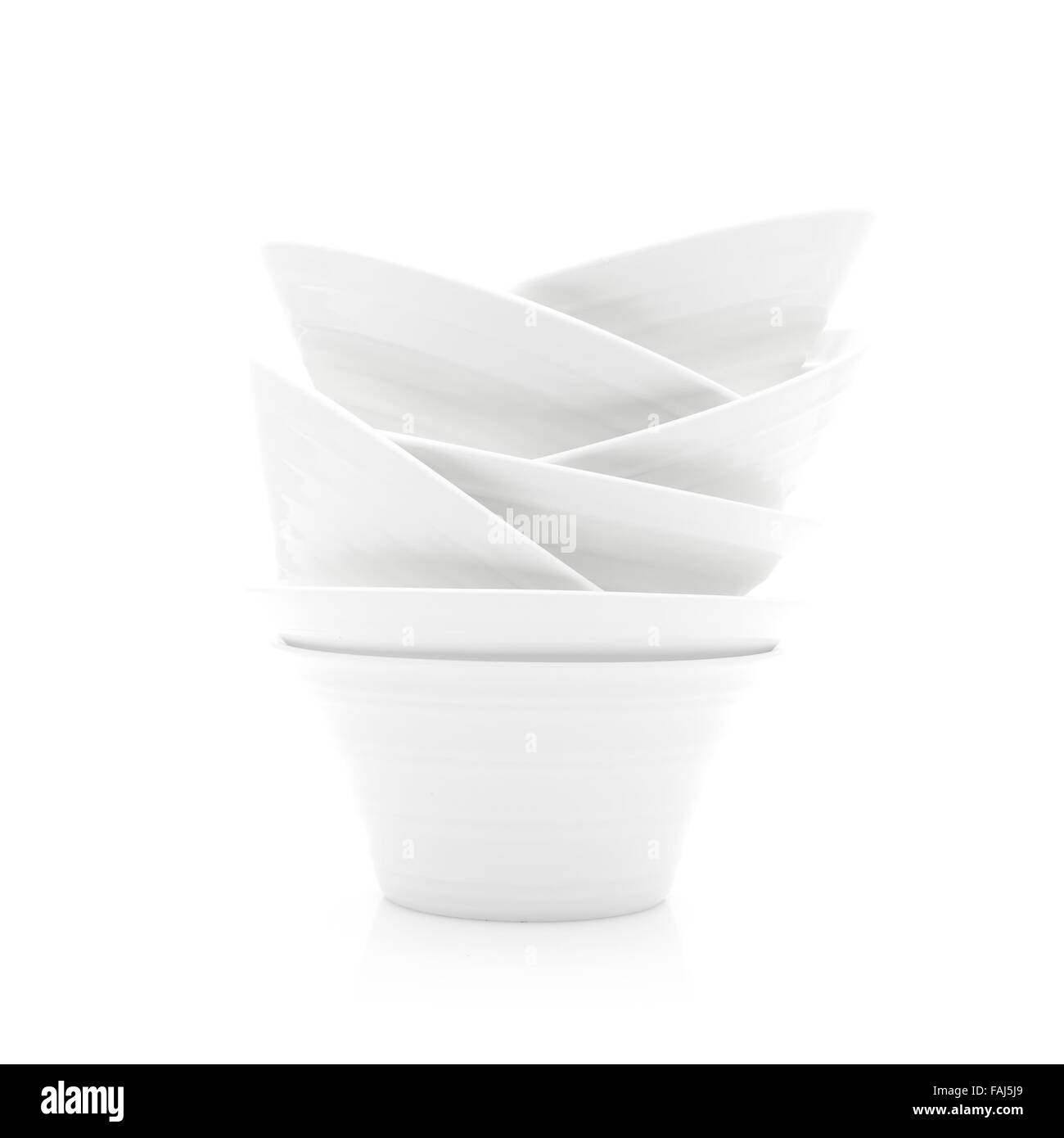 Abstract Pile de plats blancs sur fond blanc Banque D'Images