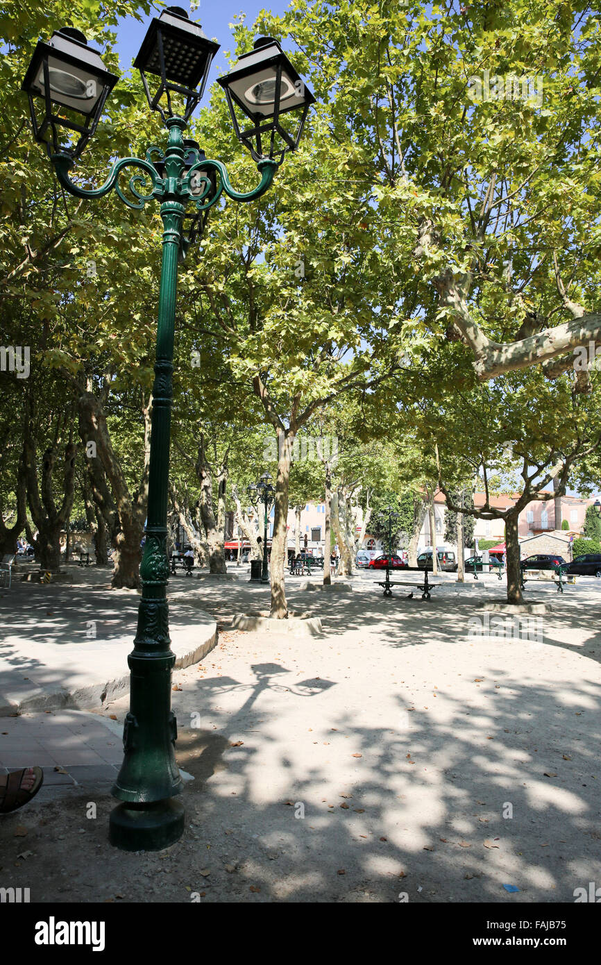 Saint-Tropez, France parc urbain à l'avant de le Cafe Banque D'Images