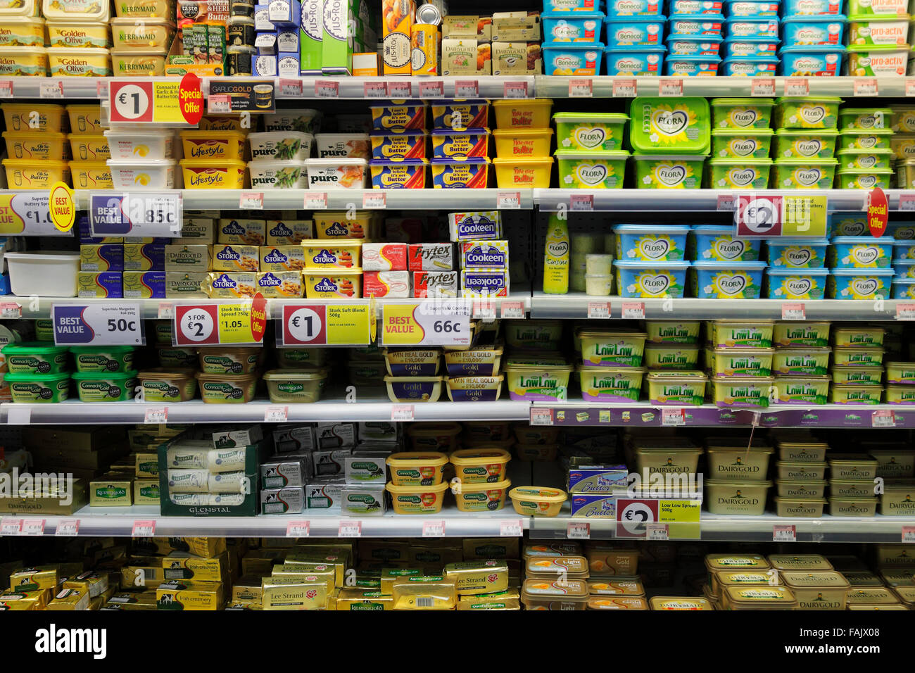 Beurre et margarine étagère d'un supermarché Banque D'Images