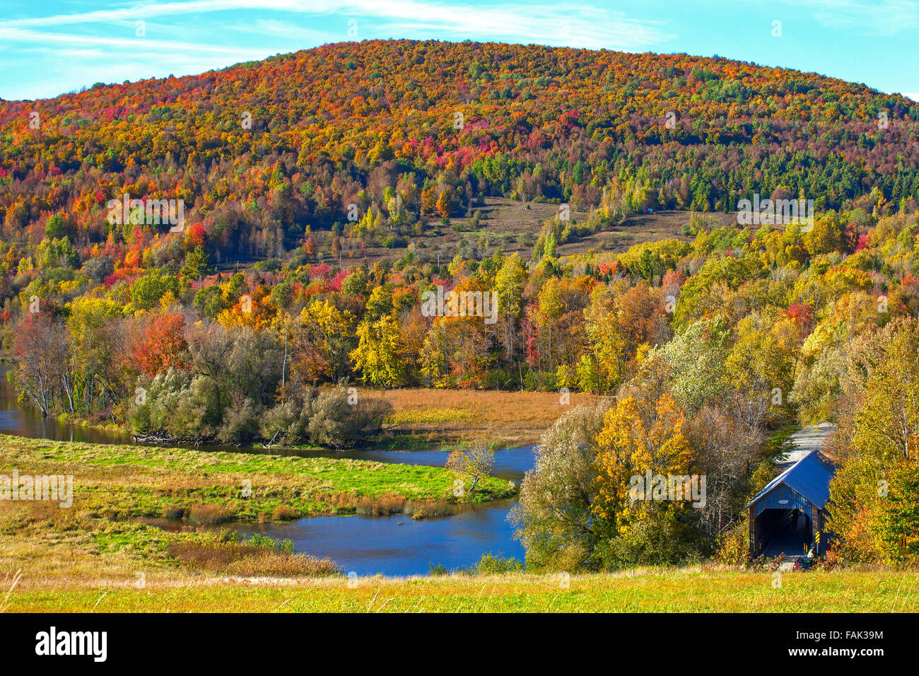 Au début de l'automne, pont couvert d'Eustis, autour de 1908, l'Estrie, Waterville, Québec, Canada Banque D'Images
