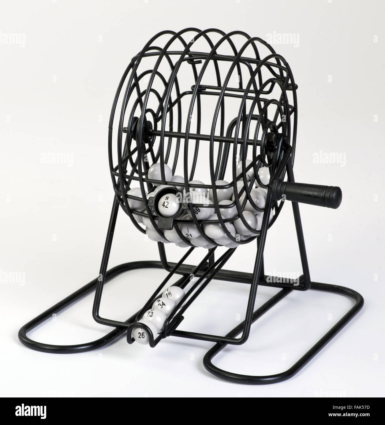 Cage à billes de Bingo avec les numéros gagnants. Banque D'Images