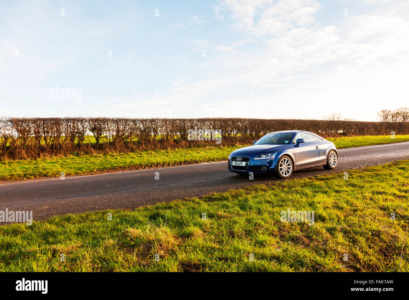Audi TT les routes rurales conduite automobile Lincolnshire UK Angleterre campagne Banque D'Images